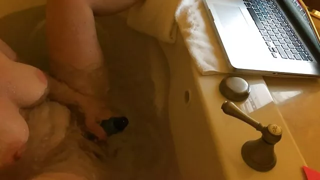 Porno Geen registratie  Naakte volwassen romantische sexfilm vinger Grote borsten