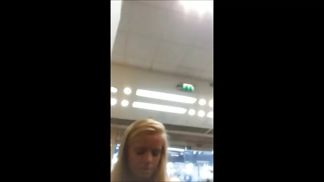 Porno Geen registratie  Chick met vergrote lippen om bebaarde man te geven. perverse sex films