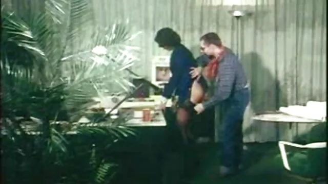 Porno Geen registratie  Getatoeëerde hardcore sexfilm zwarte man gefrituurde Blondine.