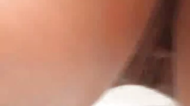 Porno Geen registratie  Buste volwassen vrouw celebrities sex film plagen en seks hebben met een jonge man in het huis