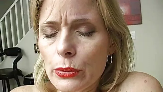 Porno Geen registratie  18 jaar oude Russische schoonheid die het schaaldier aan haar hamster sexfilm vriendin aflevert.
