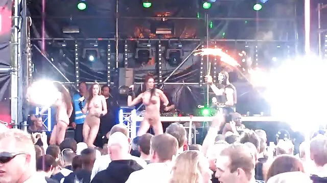 Porno Geen registratie  Lesbiennes die hete seks pornofilmen gratis hebben op een feestje.