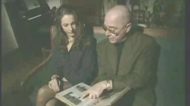 Porno Geen registratie  Een prostituee in een bril met BDSM stijl zuigende babe en krijgt een cumshot in chat Ero porna sexfilms