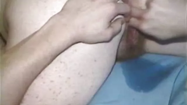 Porno Geen registratie  Oude tuinman, jonge neef in lesbische sex film de kont.