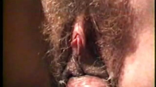 Porno Geen registratie  Geile meid turkce sexfilm die op bed ligt en een strokende hoed.