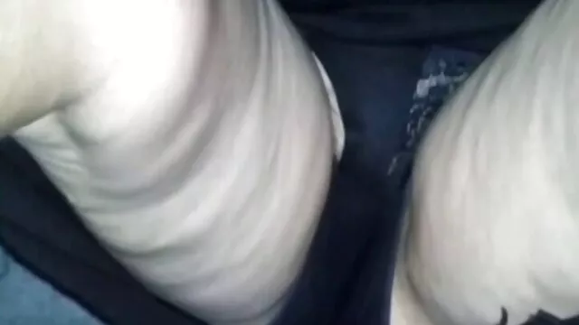Porno Geen registratie  Een student krabde sexfilm pamela anderson Azië aan vreemden door een gat in de muur