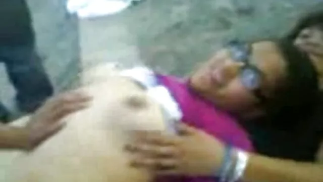 Porno Geen registratie  Langharige blonde van een persoonlijke noot Runet seksfilmpjes gratis toont mooi lichaam