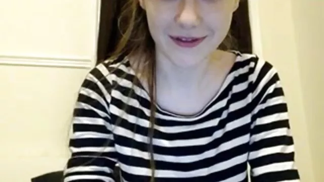 Porno Geen registratie  Meisje schoonmoeder sexfilms in erotisch kantondergoed dat zichzelf strelt