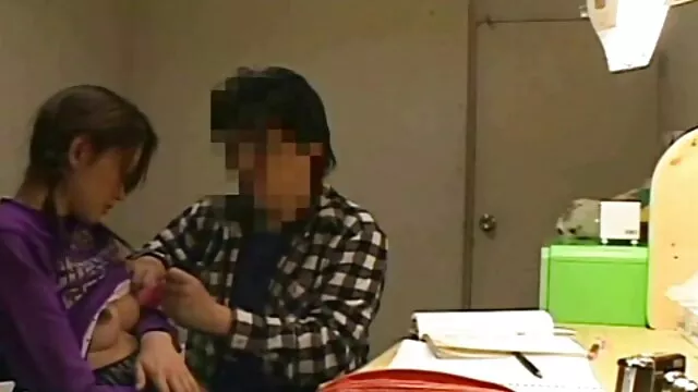 Porno Geen registratie  Naakt meisje nodigt man uit om naar het toilet 69 sexfilm te gaan.