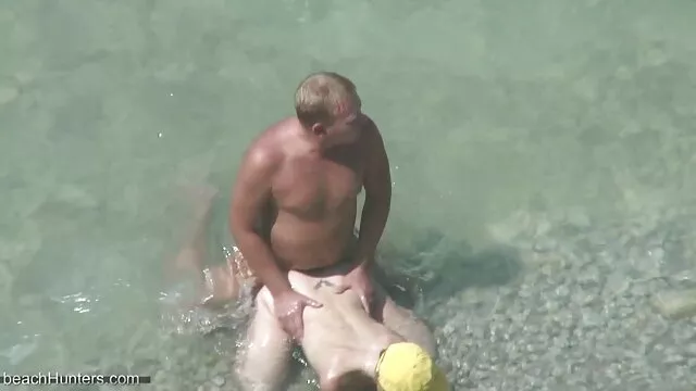 Porno Geen registratie  Rusland wil masturberen en het sexfilm lingerie doen.