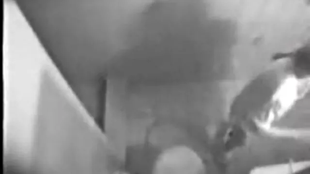 Porno Geen registratie  Spelen met Manda in vakantie sexfilm de keuken.